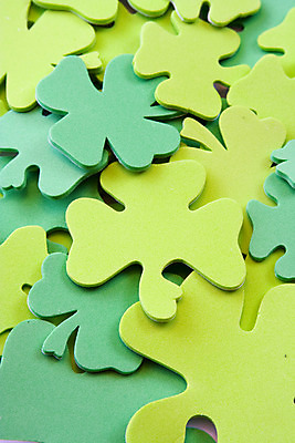 포토 JPG 해외이미지 백그라운드 잎 휴가 기념 이벤트 사람없음 장식 초록색 컬러풀 3D 공백 거품 행운 성자 클로버 토끼풀 심볼 오브젝트 꽃가루 아일랜드 해외202004 해외포토 식물 유럽 종교 컬러 컨셉 가루 디지털합성 파일형식 이미지허브