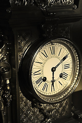 포토 JPG 해외이미지 할아버지 시계 표시 사람없음 숫자 금속 골동품 시간 황금 편지 박물관 각도 큐피드 로마인 세피아 해외202004 해외포토 문자 노년 남자 재질 촬영기법 인종 파일형식 이미지허브