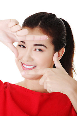 포토 JPG 해외이미지 모델 응시 여자 행복 얼굴 컨셉 손가락 상상 아이디어 프레임 관리 창조 한명 웃음 사람 성인 카메라 사진촬영 기쁨 표현 사진사 그림 정사각형 비전 해외202004 해외포토 도형 1 손 시선 감정 표정 신체부위 전자제품 촬영 작가 파일형식 이미지허브