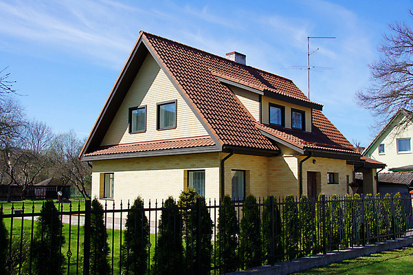 포토 JPG 해외이미지 나무 외관 벽 건축양식 창문 자연 유리 하늘 지붕 아파트 주택 풍경 사람없음 건물 초록색 파란색 흰색 해외202004 해외포토 식물 건축물 건축 컬러 재질 생태계 파일형식 이미지허브