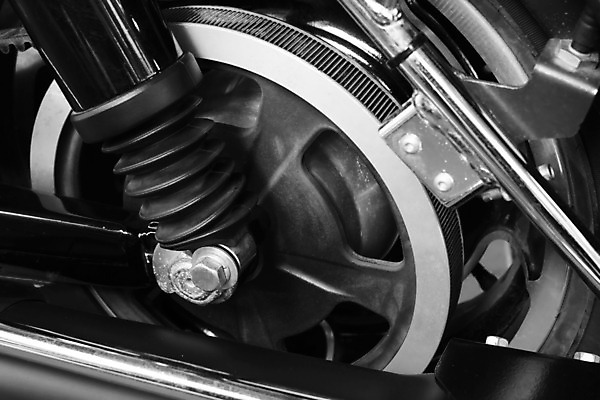 포토 JPG 해외이미지 미술 사람없음 금속 자전거 검은색 운전 오토바이 벨트 흰색 바퀴 닫기 승차 묘사 모터 스타일 해외202004 해외포토 잡화 컬러 모션 재질 문화예술 바이크 파일형식 이미지허브