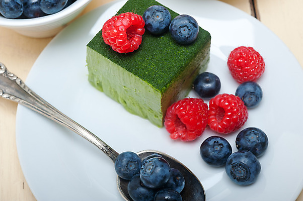 포토 JPG 해외이미지 디저트 실내 사람없음 블루베리 산딸기 무스케이크 녹차맛 나무배경 해외202004 해외포토 음식 백그라운드 과일 내부 케이크 맛 녹차 파일형식 이미지허브