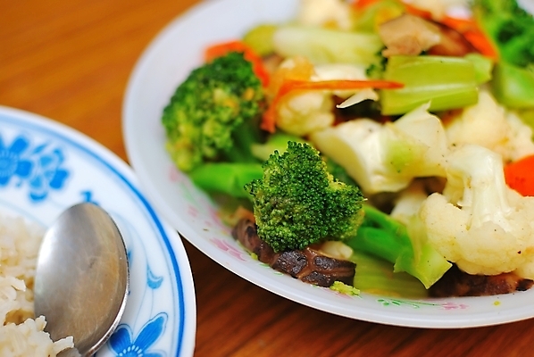 포토 JPG 해외이미지 라이프스타일 접시 아시아 음식 다이어트 채소 재료 주택 건강 요리 동양인 사람없음 초록색 식사 중국 버섯 맛 먹기 메뉴 유기농 채식주의자 핸드메이드 스타일 비건 해외202004 해외포토 식기 웰빙 나라 컬러 컨셉 모션 인종 건물 생활 채식 파일형식 이미지허브