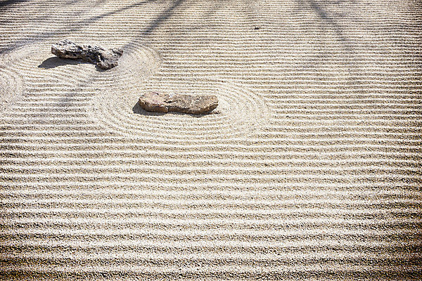 포토 JPG 해외이미지 선 모래 파도 생각 건조 미술 사람없음 가로 평화 정원 일본 조약돌 마음 원형 영혼 집중 심플 정물화 해외202004 해외포토 도형 아시아 바다 컨셉 문화예술 돌_바위 그림 파일형식 이미지허브