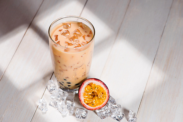 포토 JPG 해외이미지 창문 잔 그림자 사람없음 한개 얼음 용과 버블티 나무배경 해외포토 자연요소 1 식기 음료 백그라운드 과일 파일형식 이미지허브