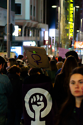포토 JPG 해외이미지 여자 남자 유럽 포스터 이동 거리 사람 사람없음 힘 자유 도시 사회 센터 역사 뉴스 스페인 야간 8 큼 싸움 정사각형 커뮤니티 혁명 마드리드 소셜 스트라이크 평등 항의 해외202004 해외포토 자연요소 도형 나라 컨셉 모션 숫자 크기 공동체 파일형식 이미지허브