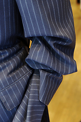 포토 JPG 해외이미지 직업 옷 웨딩드레스 셔츠 곡선 비즈니스 교실 성공 결혼식 정장 사람없음 유행 재킷 코트 잡기 비즈니스맨 우아함 질감 스타일 해외202004 해외포토 드레스 교육 남자 선 결혼 컨셉 상의 학교 모션 외투 직장인 파일형식 이미지허브