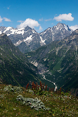 포토 JPG 해외이미지 구름 유럽 여행 자연 하늘 휴가 산 사람없음 여름 여행객 하이킹 조지아 해외202004 해외포토 자연요소 계절 나라 레저 사람 생태계 동유럽 파일형식 이미지허브