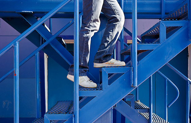 포토 JPG 해외이미지 응시 남자 실루엣 선 컨셉 비즈니스 건축양식 모션 발 유리 성공 추상 서기 사람 정장 소년 성인 사람없음 내부 건물 물 빛 사무실 문 계단 어둠 힘 일몰 산책 도시 작업 비즈니스맨 야간 시원함 옛날 콘크리트 해외202004 해외포토 자연요소 건축물 시선 옷 건축 어린이 무늬 재질 휴식 촬영기법 신체부위 노을 직장인 파일형식 이미지허브