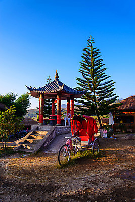 포토 JPG 해외이미지 전통 디자인 아시아 문화 길 벽 여행 컨셉 잎 건축양식 창문 태국 자연 벽돌 주택 미술 동양인 풍경 사람없음 야외 건물 목재 장식 세계 문 마을 중국 바위 시골 도시 오픈 화려 냄비 작음 땅 심볼 시작 원예 대문 심플 지역 옛날 해외202004 해외포토 나무 식물 건축물 건축 나라 재료 문화예술 인종 취미 돌_바위 솥 크기 생태계 파일형식 이미지허브