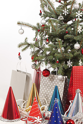 포토 JPG 해외이미지 나무 전통 계절 별 리본 분홍색 백그라운드 크리스마스 겨울 휴가 전등 새로움 기념 선물 이벤트 사람없음 장식 초록색 상자 컬러풀 산타클로스 노란색 놀람 장식볼 흰색 축하 소나무 황금 12월 연도 아래 오브젝트 활 주기 고립 여의주 해외202004 해외포토 자연요소 식물 기념일 감정 컬러 컨셉 모션 조명 표정 날짜 방향 위치 파일형식 이미지허브