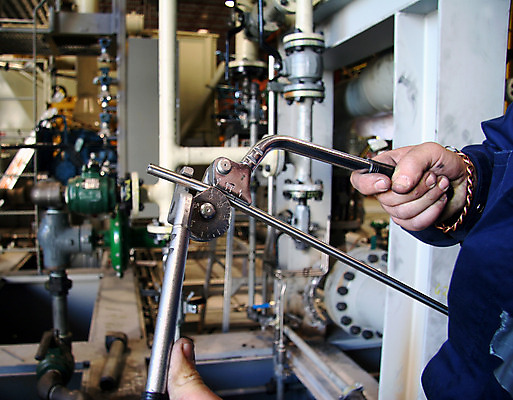 포토 JPG 해외이미지 손 산업 손가락 숙이기 사람없음 공구 기술자 제조 무역 가스 튜브 압축 특별함 해외202004 해외포토 직업 포즈 컨셉 신체부위 도구 파일형식 이미지허브