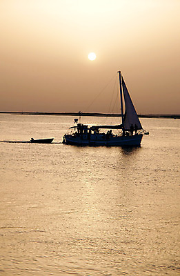 포토 JPG 해외이미지 라이프스타일 공원 실루엣 호수 야생동물 모래 바다 섬 여행 자연 하늘 휴식 풍경 사람없음 야외 물 여름 컬러풀 반사 일몰 새벽 보트 포르투갈 생태계 지역 석호 내추럴 생태학 해외202004 해외포토 자연요소 동물 계절 공공시설 교육 유럽 컬러 컨셉 배_교통 촬영기법 생활 노을 파일형식 이미지허브