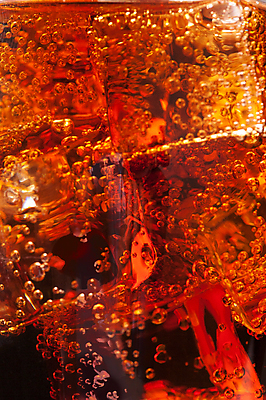 포토 JPG 해외이미지 음료 사람없음 갈색 냉동 얼음 물방울 투명 액체 달콤 시원함 큐브 콜라 브랜디 위스키 해외202004 해외포토 자연요소 컬러 주류 맛 탄산음료 파일형식 이미지허브