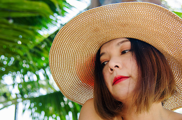 포토 JPG 해외이미지 모델 라이프스타일 응시 공원 여자 행복 여유 얼굴 백그라운드 비즈니스 자연 건강 한명 미소 웃음 사람 동양인 성인 야외 초록색 여름 카메라 맑음 표현 신선 자신감 닫기 내추럴 해외202004 해외포토 1 시선 계절 공공시설 감정 컬러 모션 날씨 표정 인종 생활 신체부위 전자제품 생태계 파일형식 이미지허브