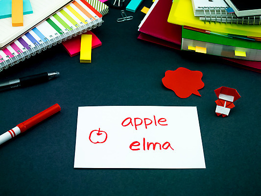 포토 JPG 해외이미지 학생 영어 교육 문화 텍스트 통신 교실 학교 수업 사람없음 책 단어 스터디 세계 글로벌 연필 펜 쪽지 공책 거품 시험 퀴즈 가르침 사과 강의 풍선 사전 닌자 소셜 번역 해외202004 튀르키예 해외포토 문자 아시아 과일 문구용품 학용품 학습 필기구 파일형식 이미지허브