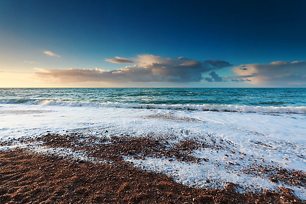 포토 JPG 해외이미지 구름 유럽 모래 파도 바다 하늘색 자연 하늘 휴가 휴식 따뜻함 풍경 사람없음 야외 물 파란색 햇빛 일몰 프랑스 바위 흰색 시골 황금 저녁 대서양 노르망디 터키석 수평선 해외202004 해외포토 자연요소 나라 컬러 컨셉 태양 노을 돌_바위 야간 보석 생태계 파일형식 이미지허브