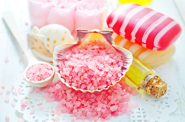 포토 JPG 해외이미지 분홍색 조개 사람없음 숟가락 스파 조개껍데기 오일 스파용품 비누 입욕소금 해외202004 해외포토 음식 컬러 어패류 수저 위생용품 화장품 미용용품 오브젝트 소금 파일형식 이미지허브