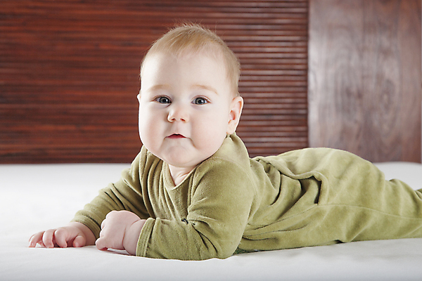 포토 JPG 해외이미지 백인 라이프스타일 응시 딸 행복 감정 아들 얼굴 어린이 주택 한명 미소 웃음 사람 소년 목재 초록색 금발 갈색 성장 흰색 자녀 침대 표현 아기 입 팔 시트 거짓말 걸음마 카피스페이스 벨벳 해외202004 해외포토 서양인 나무 1 헤어스타일 시선 남자 컬러 가구 재료 가족 모션 표정 건물 생활 신체부위 공백 실크 파일형식 이미지허브