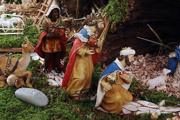 포토 JPG 해외이미지 남자 기독교 종교 크리스마스 엄마 휴가 천사 사람없음 조각상 교회 평화 성경 피규어 아기 예수 영혼 아빠 양치기 성자 야간 왕 장면 신성 양고기 밀짚 요셉 베들레헴 신앙심 해외202004 해외포토 자연요소 직업 기념일 컨셉 종교용품 가족 종교건축 육류 사람 건물 조형물 미니어처 신_종교 짚 파일형식 이미지허브