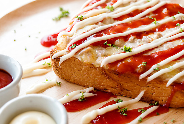 포토 JPG 해외이미지 전통 접시 음식 빵 조각 백그라운드 토마토 탁자 아침 양파 치즈 피자 파슬리 요리 사람없음 빨간색 갈색 노란색 쌓기 우주 주방 검은색 식사 이탈리아 흰색 시골 신선 뜨거움 맛 아침식사 수프 바게트 낟알 밀 굽기 만취 속도 올리브 정사각형 슬라이스 토스트 후추 내추럴 점심식사 오레가노 솔깃 해외202004 해외포토 주간 도형 식기 열매 유럽 컬러 가구 컨셉 채소 모션 유제품 곡류 패스트푸드 서양음식 구이 향신료 술취함 파일형식 이미지허브