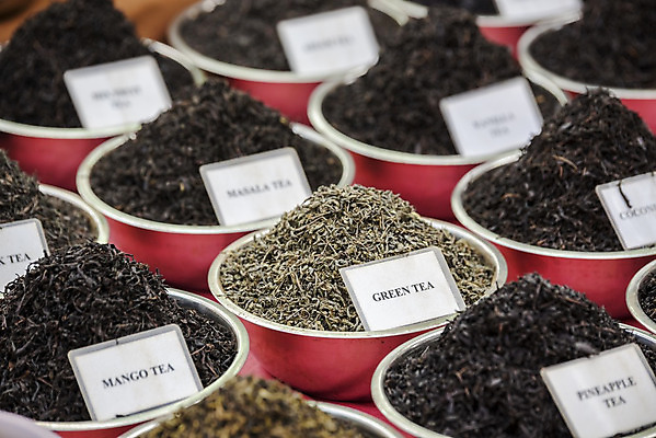 포토 JPG 해외이미지 전통 아시아 음료 재료 건조 건강 동양인 사람없음 빨간색 초록색 갈색 라벨 판매 세일 쌓기 상점 초콜릿 검은색 수확 사발 시장 차 맛 인도인 허브 무역 냄새 아로마 향 흙더미 타이틀 내추럴 마살라 제의 해외202004 해외포토 외국인 식물 나라 산업 컬러 컨셉 농업 모션 디저트 프레임 인종 흙 사기그릇 파일형식 더미 이미지허브