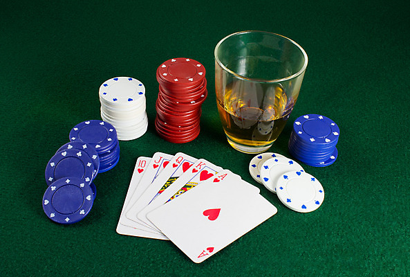 포토 JPG 해외이미지 손 사람없음 게임 우승 신용카드 행운 도박 냄비 카지노 포커 해외202004 해외포토 컨셉 놀이 신체부위 금융 최고 트럼프 솥 파일형식 이미지허브