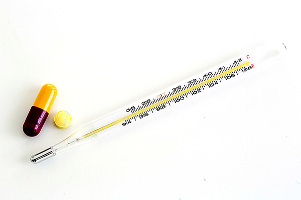 포토 JPG 해외이미지 유리 병원 사람없음 고통 장비 뜨거움 열 온도계 약국 오브젝트 온도 고립 돌봄 섭씨 해외202004 해외포토 감정 의학 모션 재질 파일형식 이미지허브