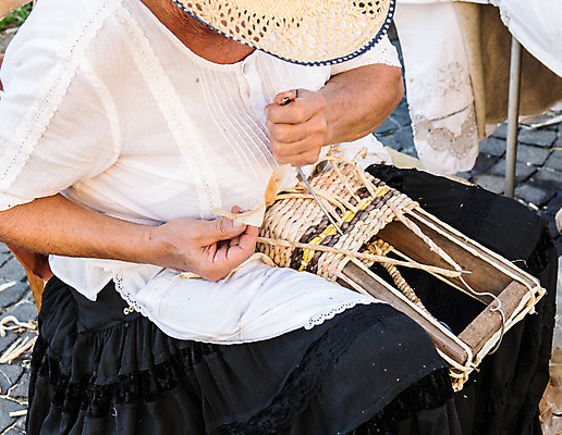 포토 JPG 해외이미지 전통 손 잎 가방 손가락 건조 옥수수 사람없음 목재 갈색 노란색 바구니 시골 업무 체험 황금 제조 시리얼 유연 버드나무 연습 묘사 유기농 질감 수공예 내추럴 옛날 조작 핸드메이드 해외202004 해외포토 나무 식물 웰빙 잡화 음식 컬러 컨셉 재료 곡류 신체부위 작업 공예 파일형식 이미지허브