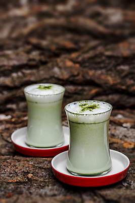 포토 JPG 해외이미지 주간 사람없음 야외 컵 녹차 컵받침 녹차라떼 말차 해외202004 말차라떼 해외포토 자연요소 식기 차_음료 받침대 라떼 파일형식 이미지허브