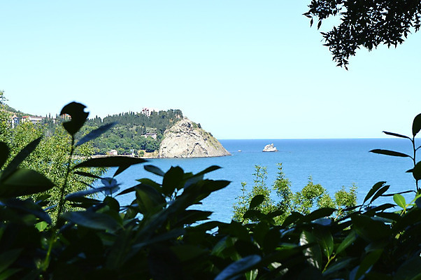 포토 JPG 해외이미지 바다 여행 잎 자연 하늘 휴가 산 프레임 파노라마 풍경 사람없음 초록색 여름 파란색 컬러풀 햇빛 만 암초 해외202004 해외포토 식물 계절 컬러 촬영기법 태양 생태계 파일형식 이미지허브