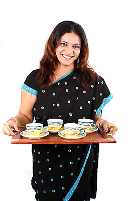 포토 JPG 해외이미지 전통 옷 여자 행복 문화 커피 음료 서브 쟁반 한명 미소 동양인 컵 표현 인디언 우아함 차 인도인 컵받침 서비스 서빙 사리 해외202004 해외포토 외국인 1 식기 감정 컨셉 표정 아메리카 사람 인종 받침대 파일형식 이미지허브