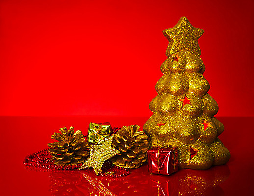 포토 JPG 해외이미지 나무 계절 별 크리스마스 겨울 포장 휴가 선물 사람없음 장식 빨간색 빛 상자 활발 축하 소나무 황금 12월 상록수 빛망울 포장소품 해외202004 해외포토 자연요소 식물 기념일 컬러 컨셉 날짜 오브젝트 포장재료 파일형식 이미지허브