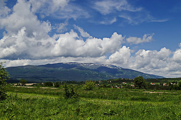 포토 JPG 해외이미지 나무 구름 계절 꽃 유럽 도로 건축양식 하늘 산 주택 풍경 경사 사람없음 야외 건물 목재 여행객 마을 계곡 봄 산책 하이킹 숲 속도 장면 방문 침엽수 불가리아 웅장함 절정 해외202004 해외포토 자연요소 식물 건축물 건축 나라 길 재료 교통시설 레저 휴식 사람 파일형식 남유럽 이미지허브