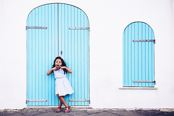 포토 JPG 해외이미지 백인 드레스 여자 행복 얼굴 어린이 장난 한명 미소 사람 기쁨 표현 고립 해외202004 해외포토 서양인 1 옷 감정 표정 신체부위 파일형식 이미지허브