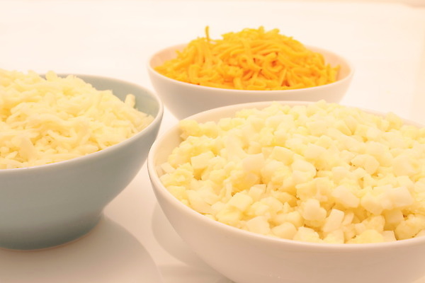 포토 JPG 해외이미지 접시 리본 음식 치즈 요리 사람없음 식사 저녁식사 사발 준비 점심식사 고립 쇠창살 해외202004 해외포토 식기 유제품 사기그릇 파일형식 이미지허브