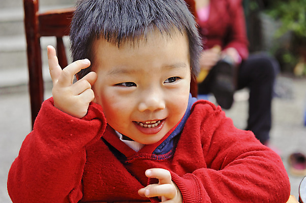 포토 JPG 해외이미지 남자 행복 아들 어린이 장난 가족 놀이 건강 한명 웃음 사람 동양인 소년 귀여움 중국 기쁨 성장 게임 자녀 아기 달콤 작음 쉬는시간 결백 해외202004 해외포토 1 감정 아시아 컨셉 관계 휴식 표정 인종 맛 크기 파일형식 이미지허브
