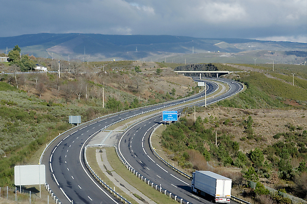 포토 JPG 해외이미지 구름 공원 유럽 도로 길 선 여행 백그라운드 컨셉 교통시설 자연 하늘 산 풍경 사람없음 초록색 우주 검은색 운전 시골 오픈 고속도로 스페인 큼 아스팔트 방향 언덕 짐차 수평선 해외202004 해외포토 자연요소 공공시설 나라 컬러 교통 모션 자동차 크기 시설 생태계 파일형식 이미지허브