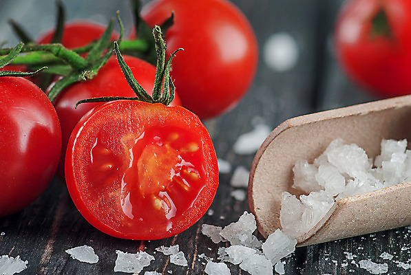 포토 JPG 해외이미지 음식 백그라운드 농업 다이어트 토마토 채소 재료 탁자 건강 요리 사람없음 빨간색 초록색 빛 검은색 어둠 이탈리아 젖음 바위 시골 신선 체리 플랫 자르기 먹기 국자 유기농 날것 소금 위치 내추럴 생식 숙성 채식주의자 비건 해외202004 해외포토 웰빙 유럽 산업 컬러 가구 과일 모션 주방용품 돌_바위 채식 파일형식 이미지허브