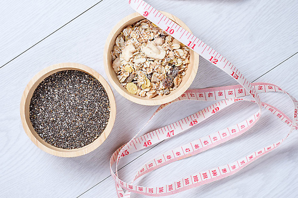 포토 JPG 해외이미지 라이프스타일 음식 백그라운드 다이어트 과일 재료 건조 줄자 건강 요리 씨앗 사람없음 목재 우주 숟가락 흰색 아침식사 낟알 유기농 질감 내추럴 건포도 뮤즐리 채식주의자 해외202004 해외포토 나무 식물 웰빙 컬러 포도 수저 자 생활 식사 채식 건과일 파일형식 이미지허브