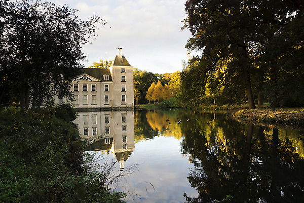 포토 JPG 해외이미지 나무 구름 공원 아침 사람없음 야외 건물 물 반사 탑 가을 연못 네덜란드 기념물 해외202004 해외포토 주간 자연요소 식물 건축물 계절 공공시설 유럽 파일형식 이미지허브