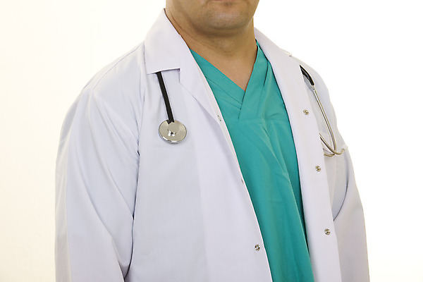 포토 JPG 해외이미지 직업 남자 과학 백그라운드 유니폼 청진기 건강 병원 한명 서기 사람 정장 성인 파란색 약 건강관리 재킷 장비 의사 코트 흰색 기구 공구 긴급 업무 닫기 질병 직원 문서 외과 고립 돌봄 의료성형뷰티 해외202004 해외포토 1 옷 컬러 의학 의료기기 모션 관리 외투 의료진 도구 작업 파일형식 이미지허브