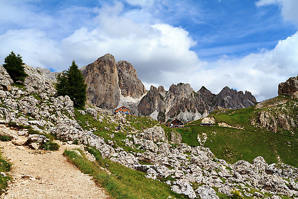 포토 JPG 해외이미지 구름 유럽 길 여행 자연 하늘 휴가 산 파노라마 사람 풍경 경사 사람없음 야외 여름 파란색 계곡 맑음 이탈리아 하이킹 그룹 정상 알프스 암초 절정 하이커 해외202004 해외포토 자연요소 계절 나라 컬러 레저 날씨 촬영기법 생태계 파일형식 이미지허브