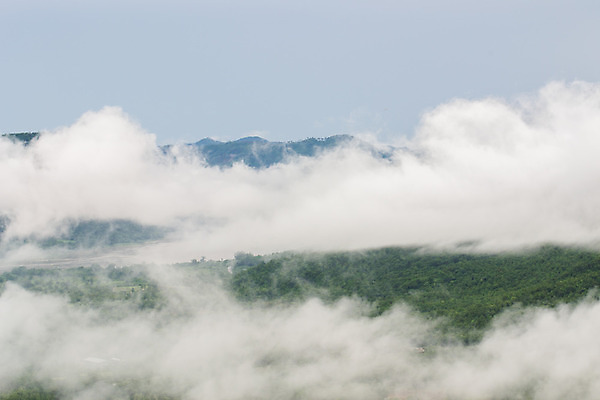 포토 JPG 해외이미지 나무 구름 계절 실루엣 여행 자연 하늘 아침 휴가 산 주택 풍경 사람없음 야외 목재 가로 여름 파란색 강 마을 계곡 침묵 안개 덮개 가을 정상 숲 언덕 전나무 내추럴 해외202004 해외포토 주간 자연요소 식물 컬러 재료 날씨 촬영기법 건물 소리 뚜껑 생태계 파일형식 이미지허브