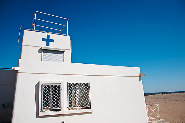 포토 JPG 해외이미지 구름 모래 바다 여행 백그라운드 의자 자연 하늘 휴가 미술 사람없음 야외 빨간색 초록색 물 여름 파란색 컬러풀 탑 프랑스 수확 흰색 깃발 구출 황금 역 오두막 손목시계 남쪽 안전요원 해외202004 해외포토 자연요소 건축물 계절 유럽 시계 컬러 가구 농업 장신구 교통시설 문화예술 도움 방향 생태계 파일형식 이미지허브