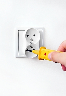 포토 JPG 해외이미지 직업 손 산업 벽 노동자 주택 실내 사람없음 상자 힘 군인 업무 오픈 수리 콘센트 플러그 보호 연결 서비스 철사 볼트 고정 감독관 DIY 설치 전압 공급 해외202004 해외포토 컨셉 취미 내부 건물 신체부위 공구 작업 국군 파일형식 이미지허브