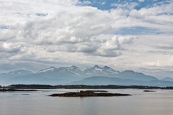 포토 JPG 해외이미지 유럽 바다 여행 자연 하늘 산 주택 파노라마 노르웨이 풍경 사람없음 야외 가로 물 여름 북쪽 스칸디나비아 해외202004 해외포토 자연요소 계절 나라 촬영기법 건물 방향 생태계 파일형식 이미지허브