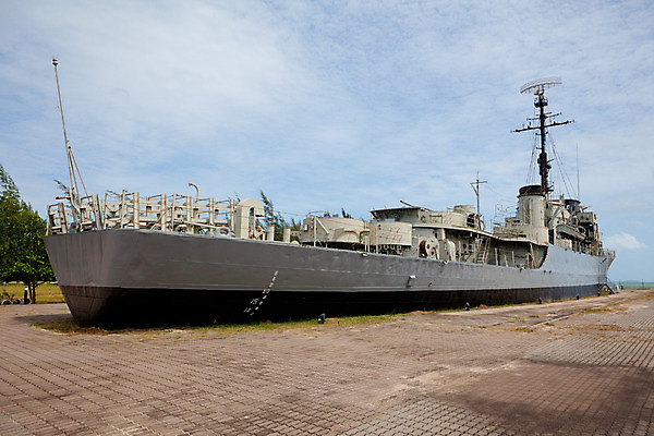 포토 JPG 해외이미지 바다 하늘 항해 사람없음 물 여름 파란색 항구 보트 역사 큼 은퇴 박물관 군용 싸움 전쟁 해군 군함 육군 포트 옛날 철강 해외202004 해외포토 자연요소 계절 컬러 배_교통 교통시설 모션 군대 크기 파일형식 이미지허브