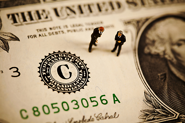 포토 JPG 해외이미지 회의 실내 대화 협상 사람없음 금융 달러 비즈니스맨 토론 외화 금융비즈니스 인물미니어처 해외202004 해외포토 남자 돈 비즈니스 말하기 내부 경제 미니어처 직장인 파일형식 이미지허브