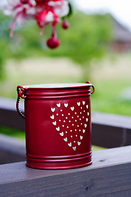 포토 JPG 해외이미지 촛불 가정 새로움 발렌타인데이 손잡이 사랑 사람없음 장식 빨간색 빛 금속 쓰레기통 하트 사발 클래식 캔 냄비 작음 컨테이너 철 양동이 오브젝트 싱글 복고 촛대 수납 통조림 철강 해외202004 해외포토 모양 감정 산업 컬러 컨셉 초 데이이벤트 재질 사기그릇 솥 크기 파일형식 이미지허브